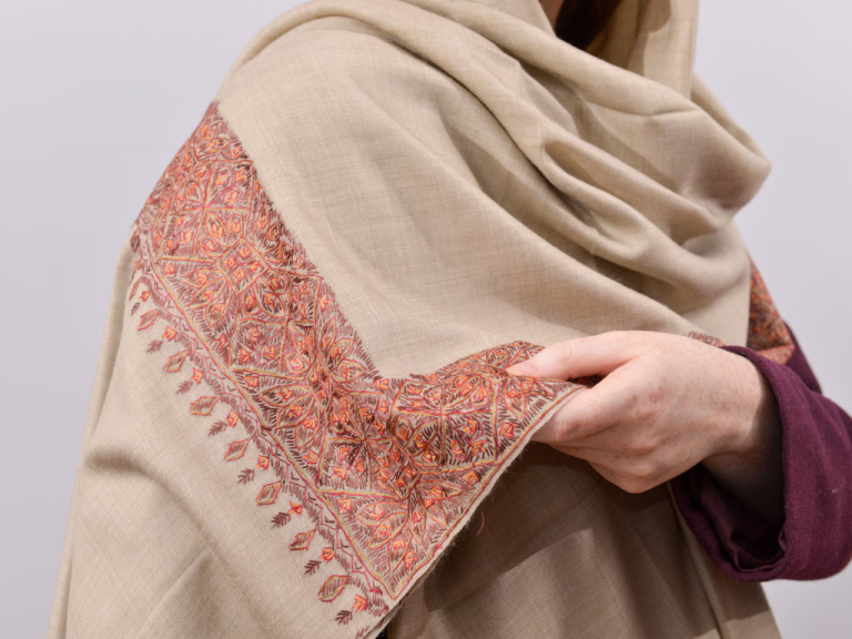 Why pashmina Stoles Are Must- have Accessory This year